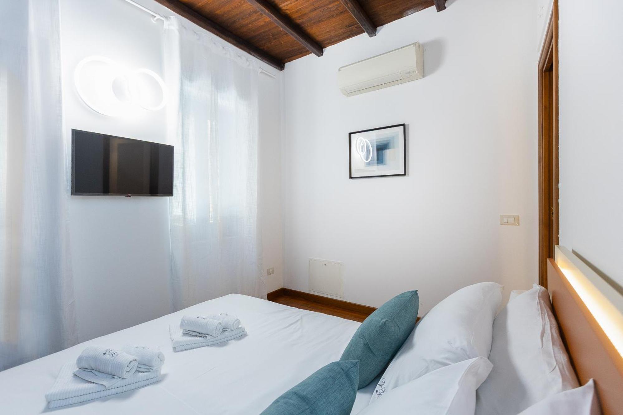Vicolo Trevi By In Appartement